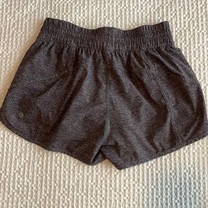 Lululemon Mid Rise Hotty Hot Shorts 4”